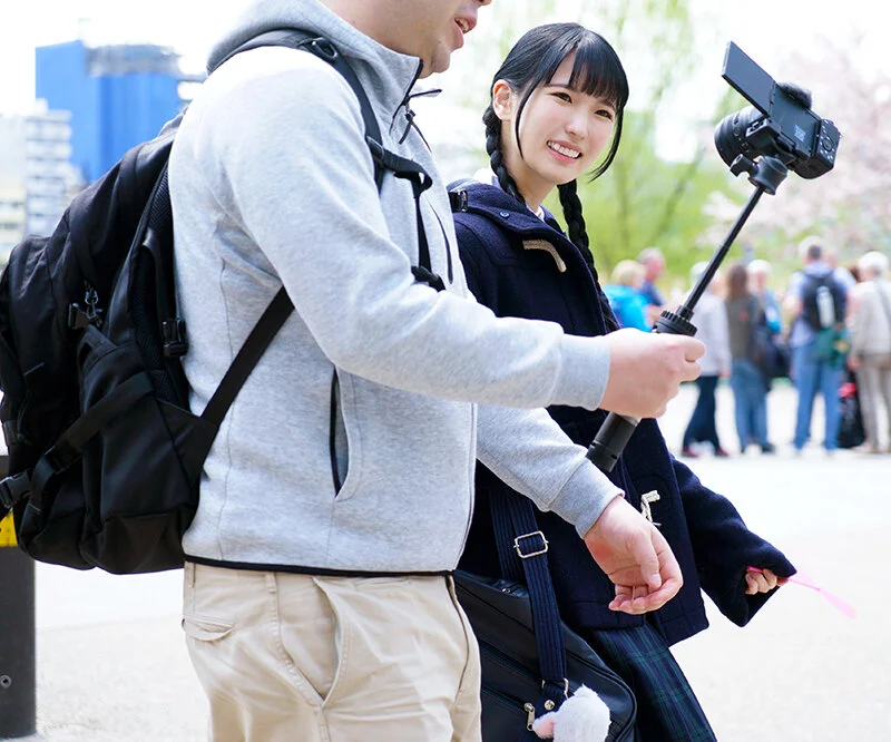 パイパン女子校生たちがモテない中年おじさん達といちゃラブセックス!柊ゆうき、ゆめ莉りか、希咲那奈