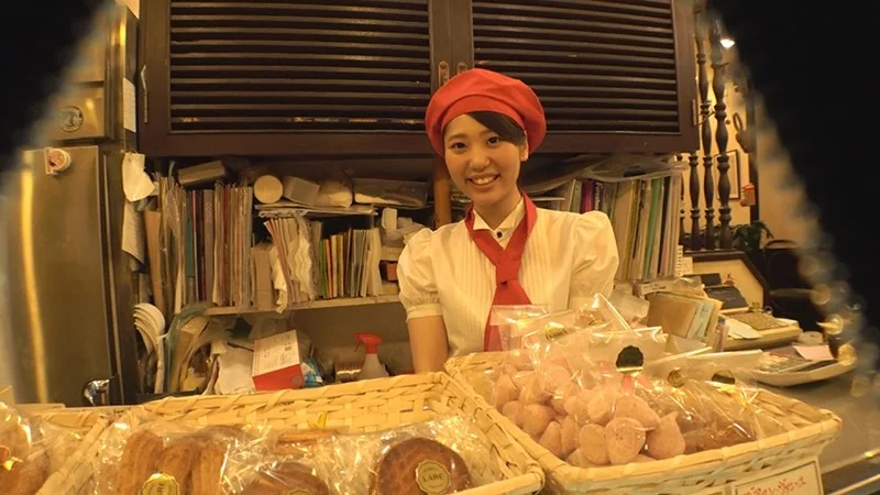 【成海陽菜】街のケーキ屋で働く素人女子校生がおじさんと輪姦フェラ・6Pセックス【PIYO-036】