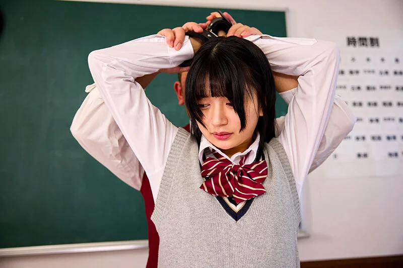 【北岡果林】同級生と中出しセックスするサッカー部の女子マネージャーを呼び出し男性教師たちが大量中出しセックス